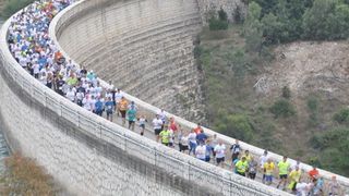 Προσφορά τροφίμων στο πλαίσιο του &laquo;1<sup>ου</sup> Αγώνα Δρόμου - Όλοι Μαζί Μπορούμε&raquo;